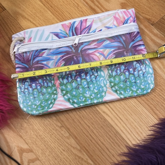 Canvas beach carryall. - Picture 8 of 9